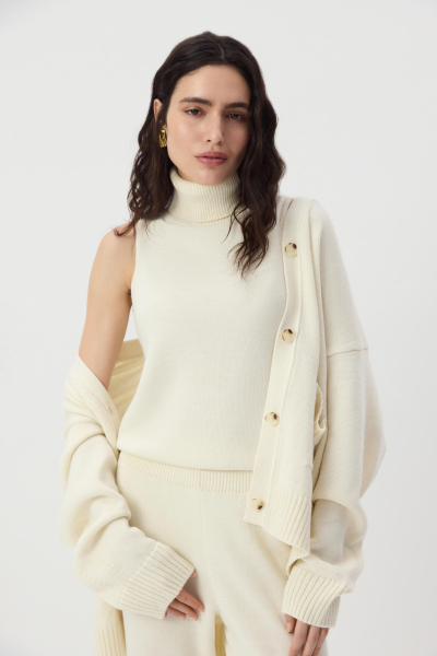 Топ с воротником-стойкой вязаный с шерстью Charmstore, цвет: молочный, 309-39898-111 купить онлайн