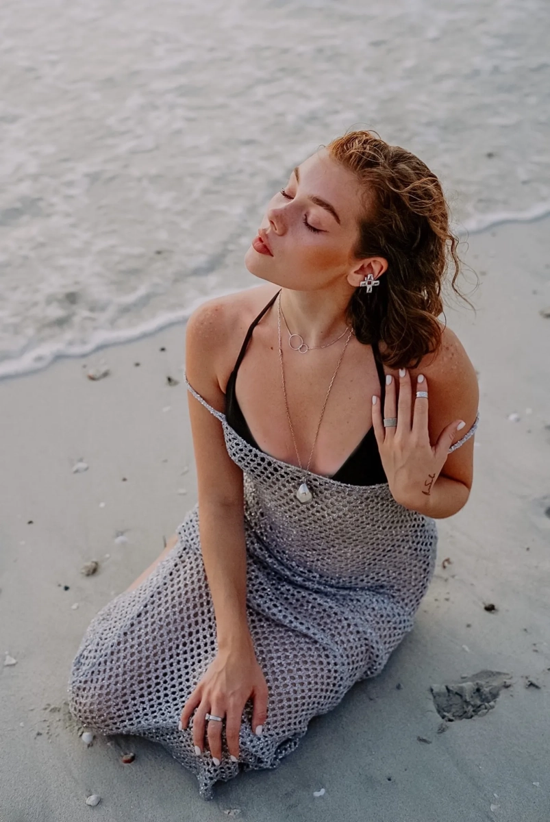 Серебряная серьга-кафф «Святая» с горным хрусталем SBLESKOM, цвет: серебро, 11722 купить онлайн