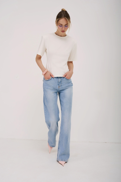 Футболка приталенного кроя с подплечниками Ricoco, цвет: молочный, 7071/1 купить онлайн