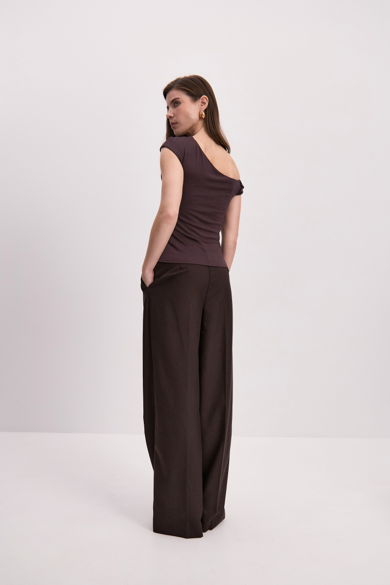 Топ с открытым плечом Charmstore, цвет: коричневый, 214-31365-550 купить онлайн