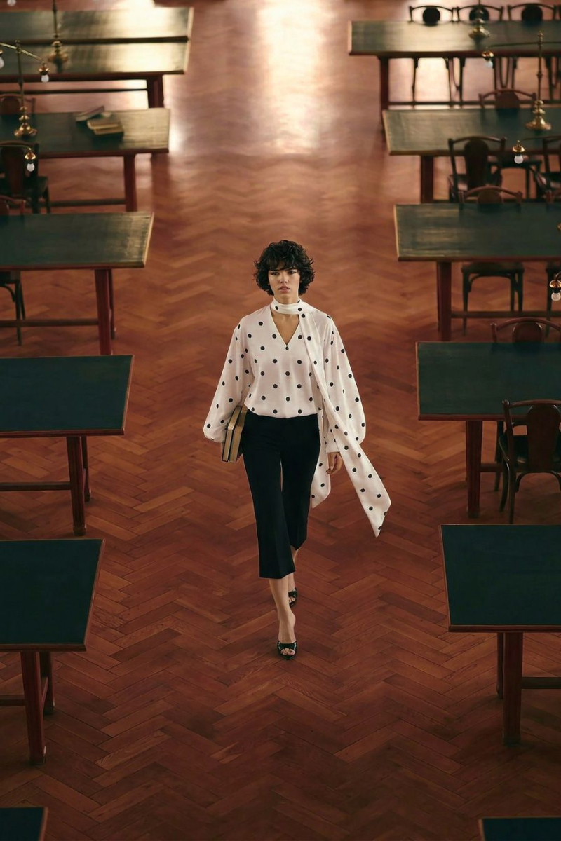 Блуза с принтом «горох» TOPTOP, цвет: молочный с принтом, TT.020.18396.121 купить онлайн