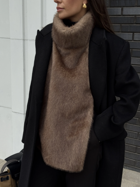 Манишка из эко-меха удлиненная