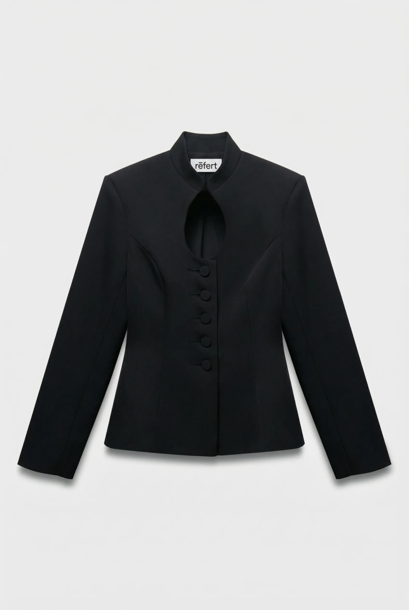 Приталенный жакет с фигурным вырезом на груди