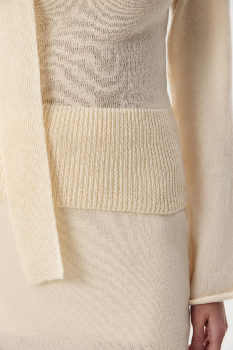 Лонгслив с шарфом Charmstore, цвет: бежевый, 313-51585-112 купить онлайн