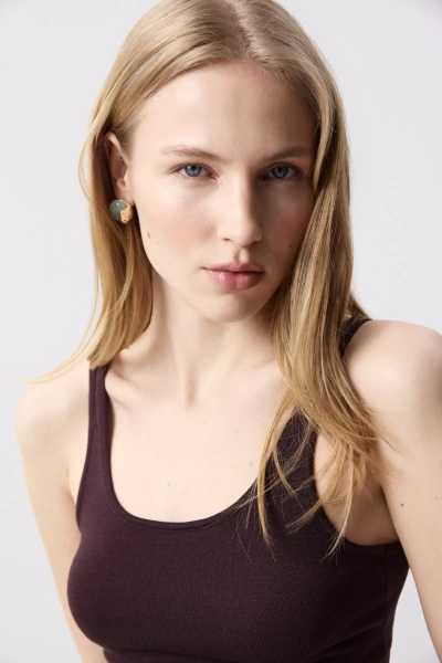 Топ с глубоким вырезом Charmstore, цвет: шоколадный, 309-54688-551 купить онлайн