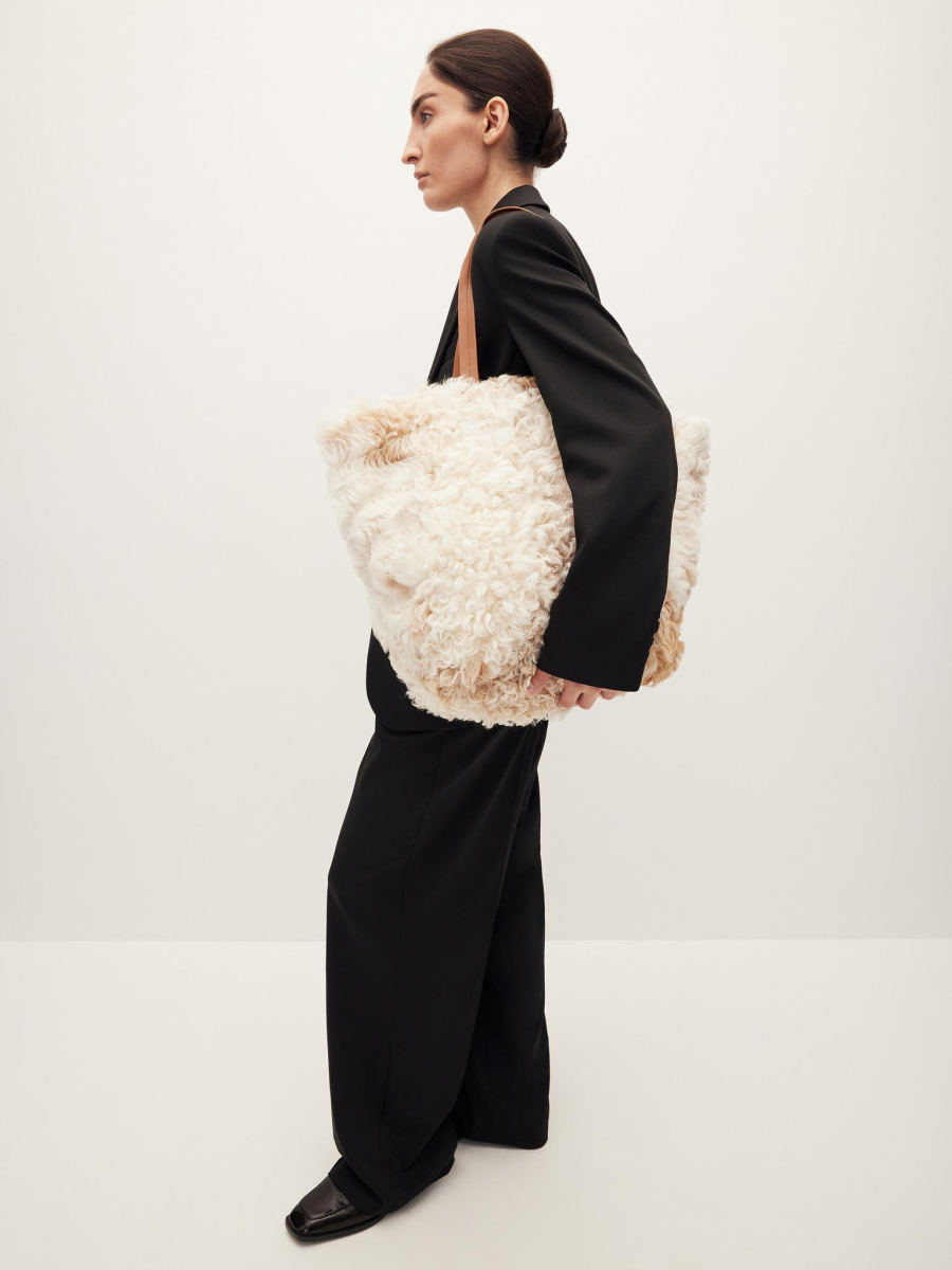 Сумка из натурального меха Chaika, цвет: бежевый AW25BG01-02 купить онлайн