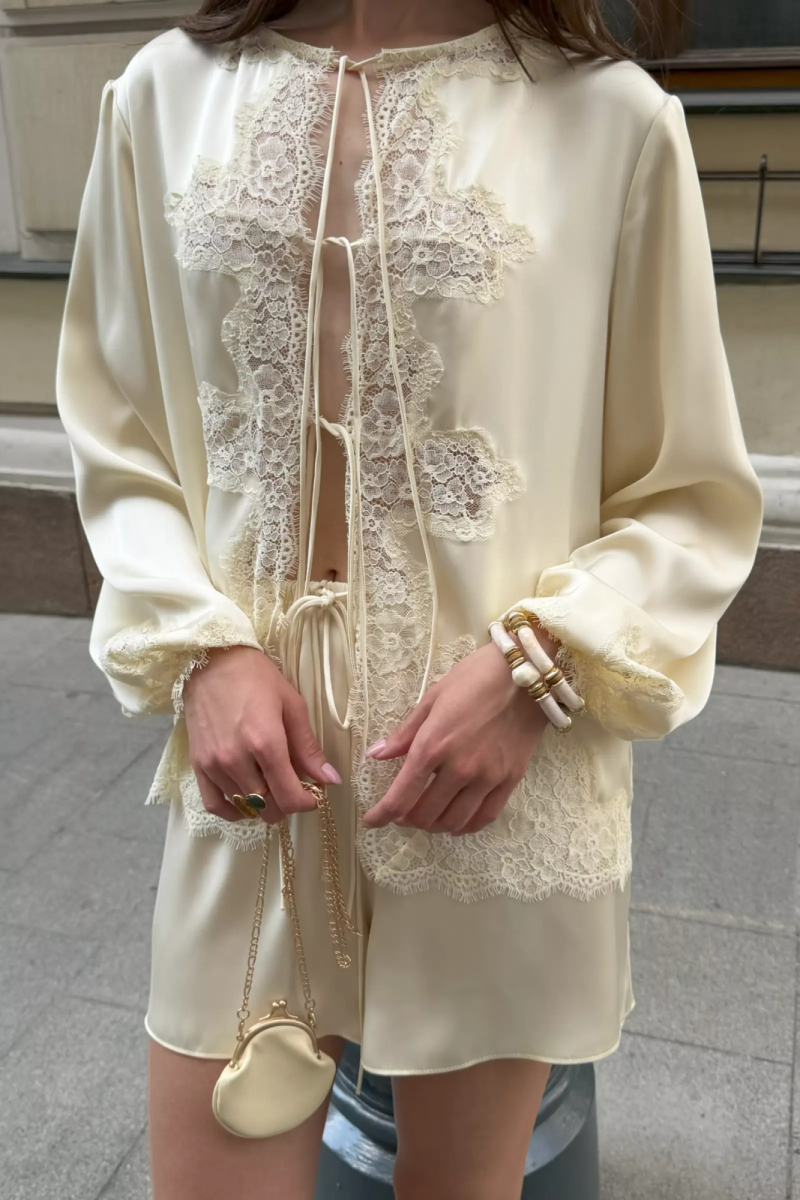 Блуза с кружевной отделкой Charmstore, цвет: Сливочный, 102-56660-121 купить онлайн