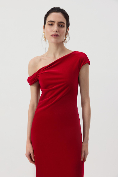 Платье макси с открытым плечом из бархата Charmstore, цвет: алый, 111-27542-441 купить онлайн