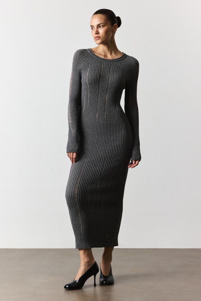 Платье с распущенной вязкой