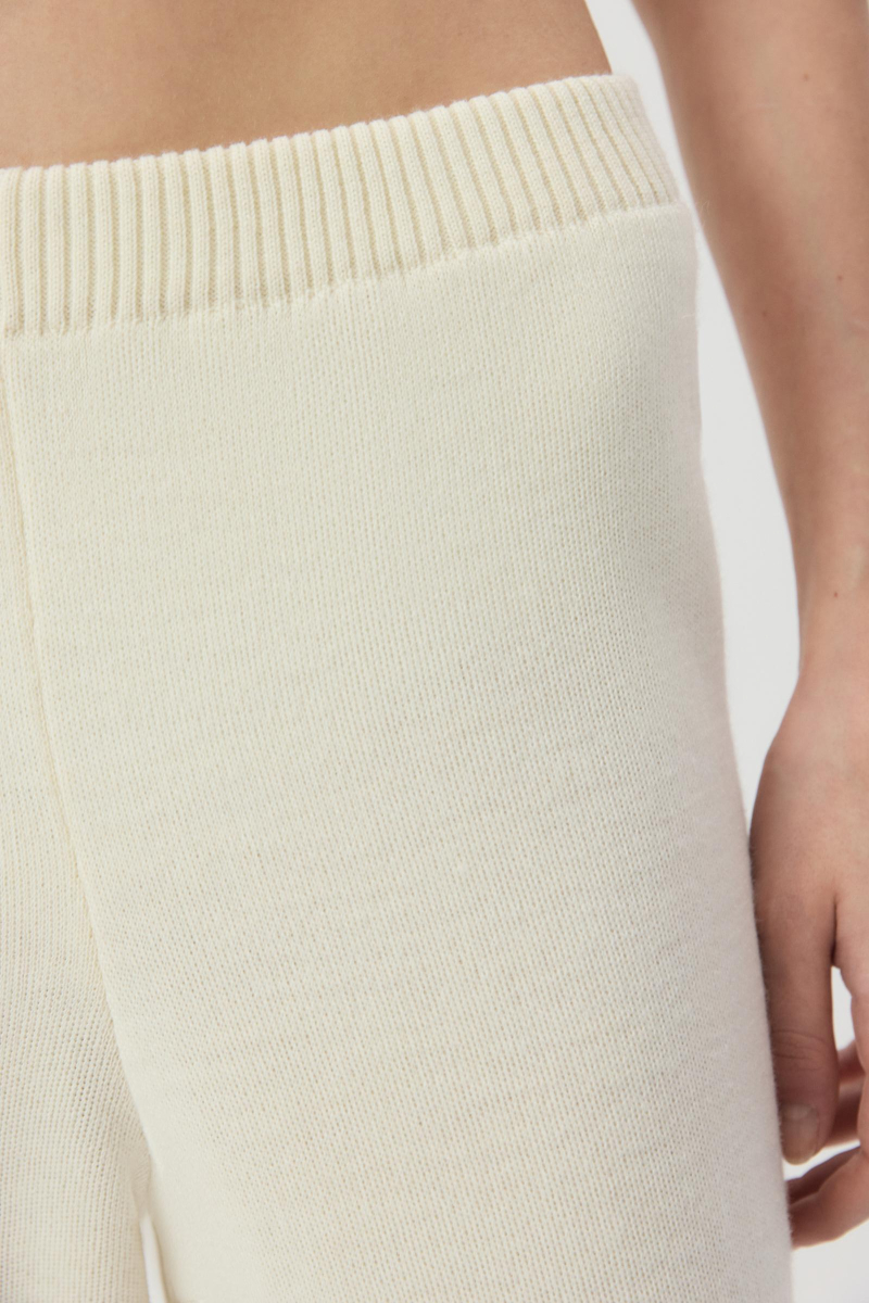 Брюки - джоггеры вязаные с шерстью Charmstore, цвет: молочный,  купить онлайн