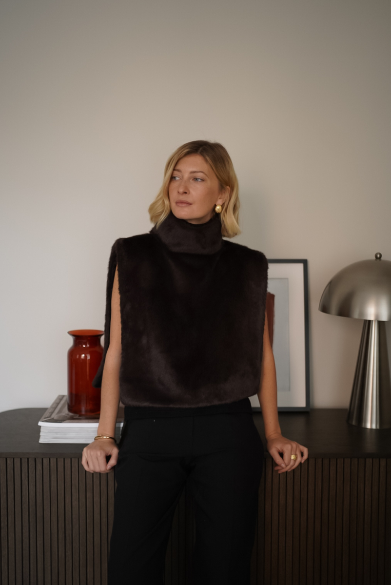 Манишка из эко-меха