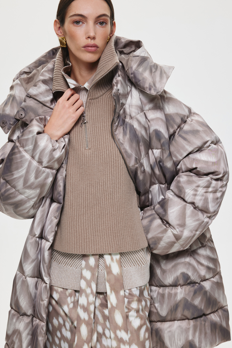 Пуховая куртка DREAMS BY ALENA AKHMADULLINA, цвет: бежевый, 225101010504252/219000 купить онлайн