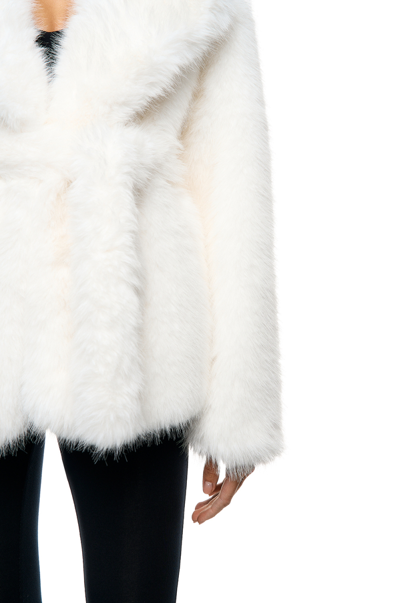 Шуба удлинённая с поясом SODAMODA, цвет: белый, 15795 купить онлайн