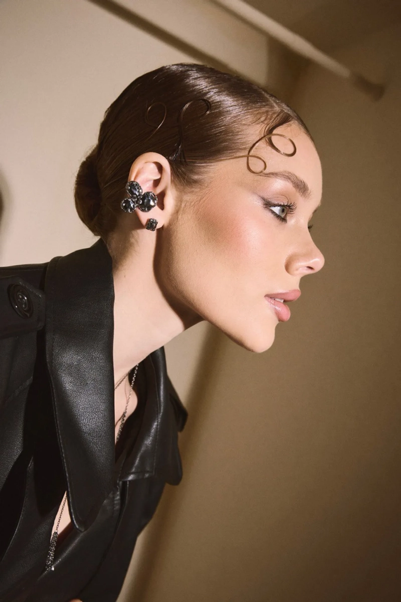 Серебряная серьга-кафф «Королева драмы» SBLESKOM, цвет: серебро, 92204 купить онлайн