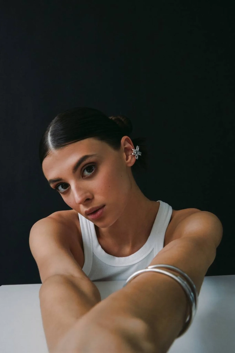 Серебряная серьга-кафф «Святая» с горным хрусталем SBLESKOM, цвет: серебро, 11722 купить онлайн