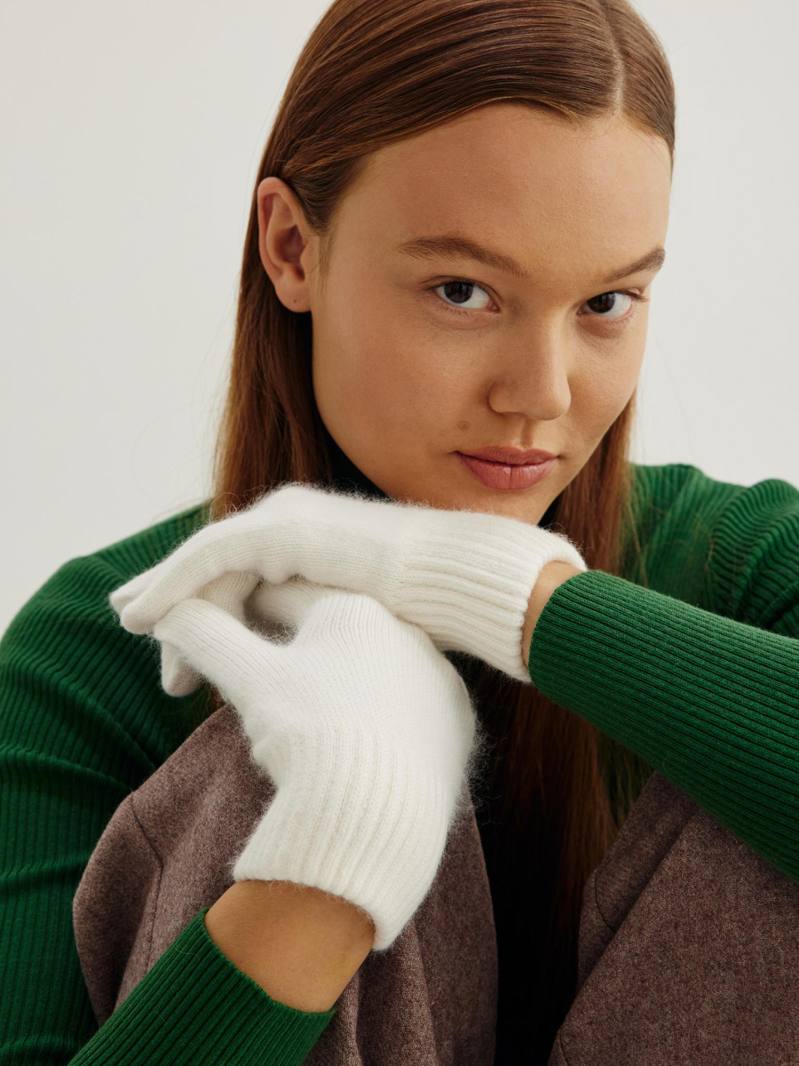 Перчатки с пухом енота Chaika, цвет: белый PR-5 купить онлайн