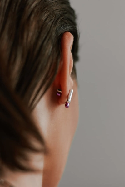 Серебряные серьги-пусеты "Match" purple SBLESKOM, цвет: фиолетовый, 111763 купить онлайн