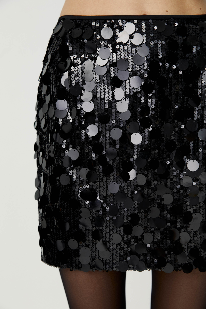 Юбка мини с защипами из ткани с пайетками Charmstore, цвет: Черный, 116-28126-880 купить онлайн