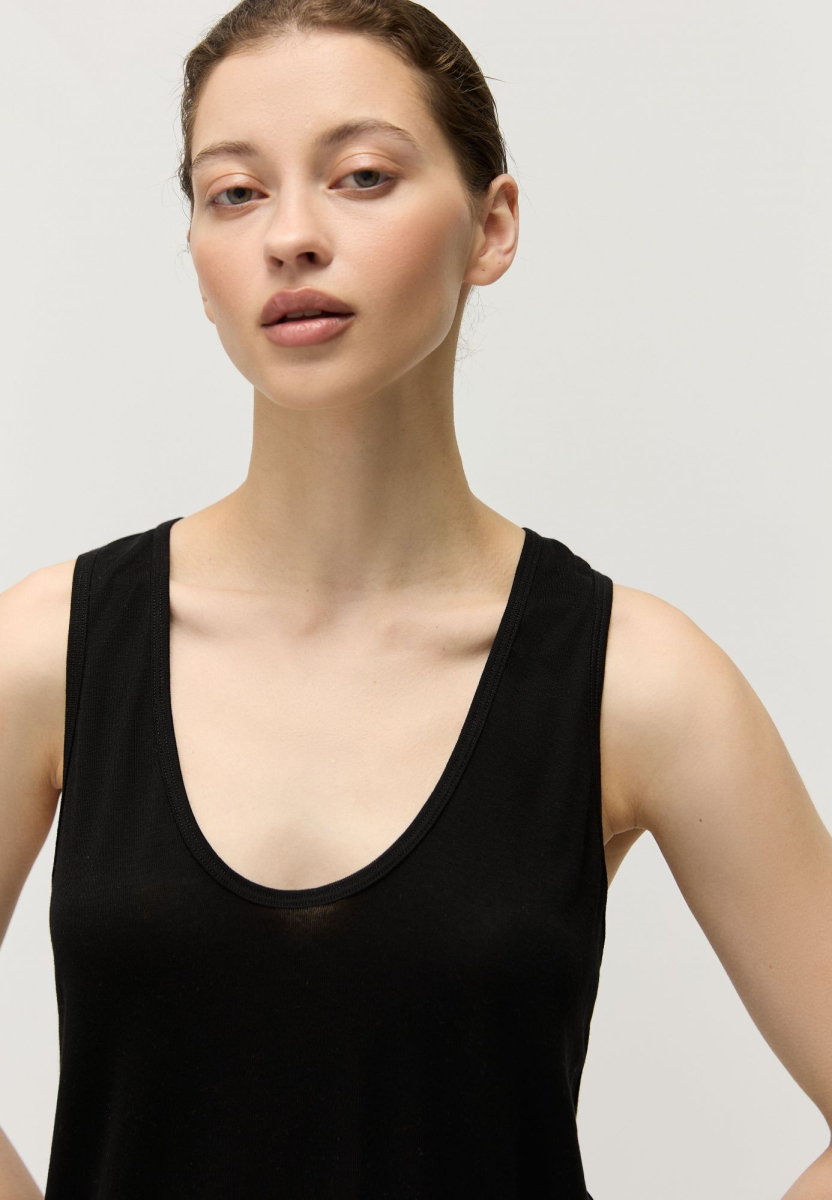 Майка с глубоким вырезом из тенсела AROUND, цвет: Черный,  купить онлайн