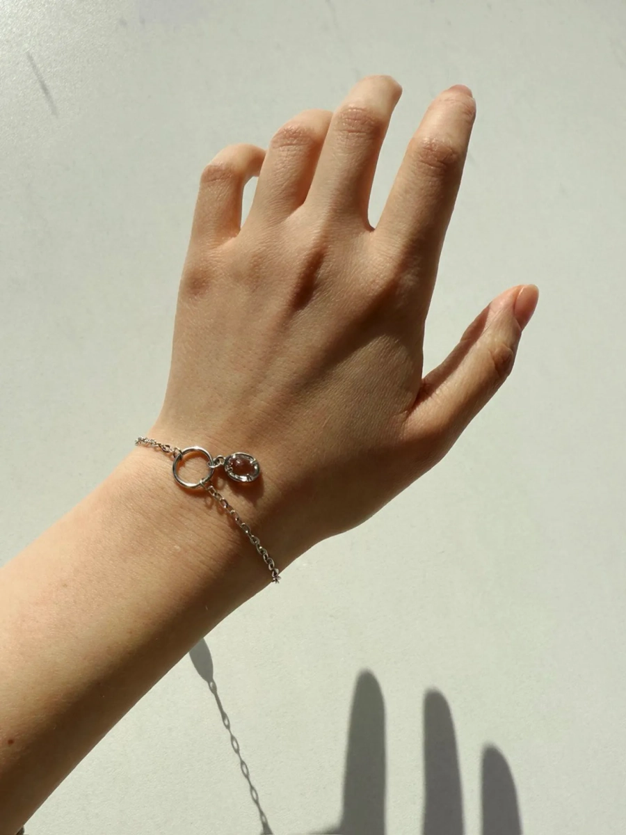 Серебряный браслет на цепочке «К себе нежно» с горным хрусталем SBLESKOM, цвет: серебро, 12255 купить онлайн