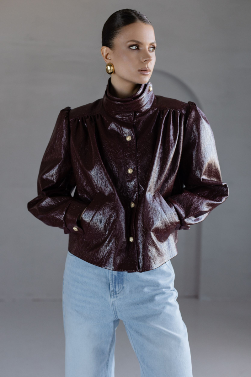 Бомбер из экокожи с драпировкой