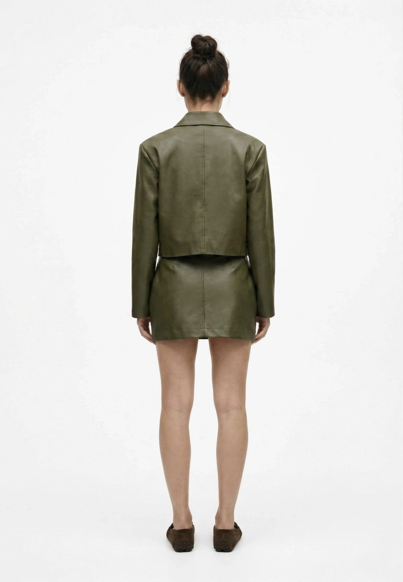 Куртка укороченная из экокожи с накладными карманами REFERT, цвет: хаки, 02-3682/1-2511 купить онлайн