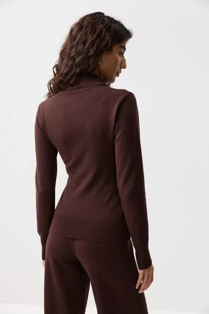 Джемпер с воротником-стойкой Charmstore, цвет: шоколадный, 303-539115-551 купить онлайн