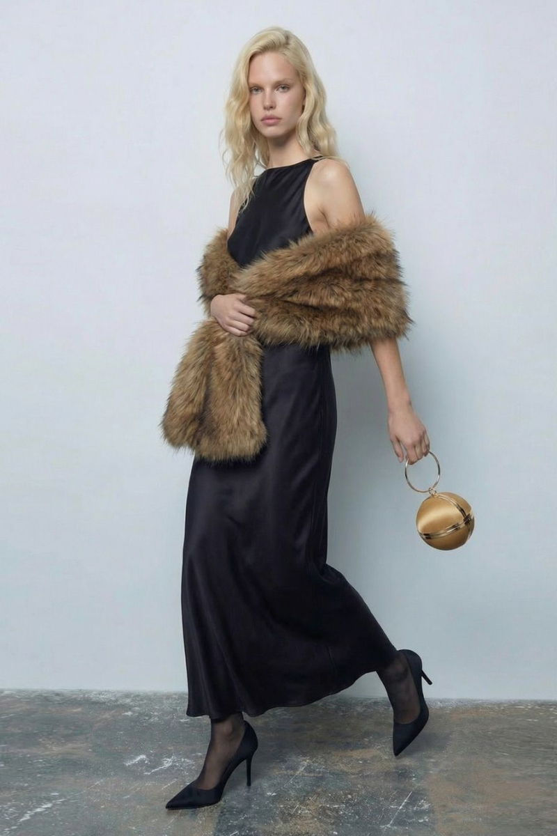 Платье с открытой спиной