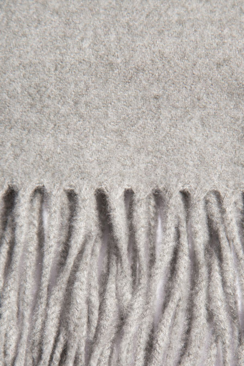 Шарф с бахромой TOPTOP, цвет: серый TT.607.15425.800 купить онлайн