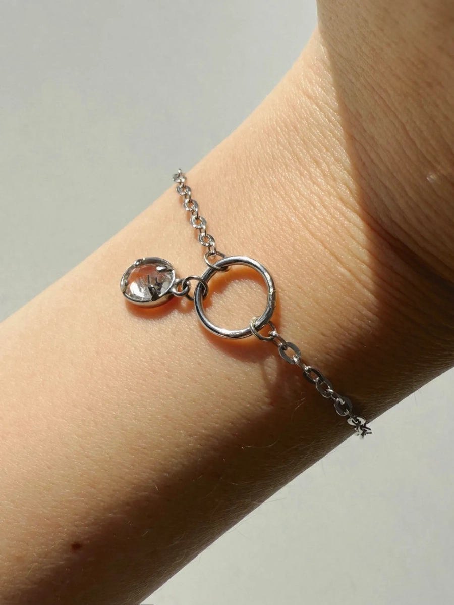 Серебряный браслет на цепочке «К себе нежно» с горным хрусталем SBLESKOM, цвет: серебро, 12255 купить онлайн