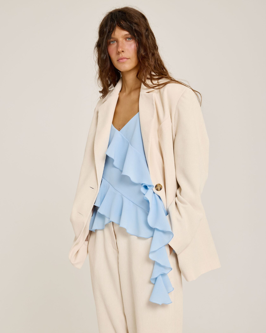 Топ с воланами LIGHT BLUE Anmuse, цвет: голубой, TP25S161-BLU со скидкой купить онлайн