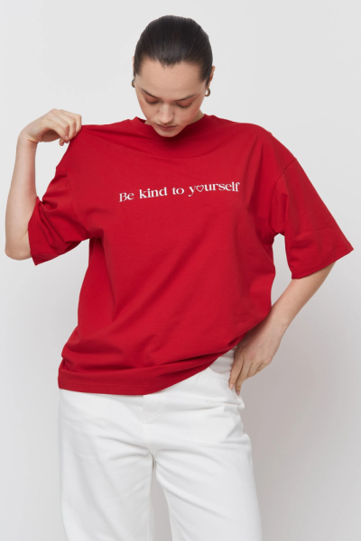 Футболка оверсайз с принтом "Be kind to yourself"
