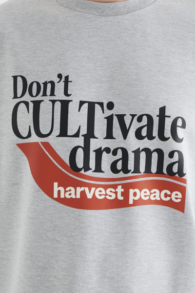 Футболка укороченная «Драма» CULTBASE, цвет: серый,  купить онлайн