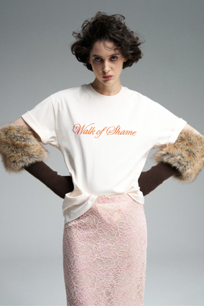 Плотная футболка с вышивкой