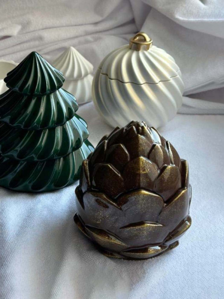 Свеча "Шишка" с напылением золото, аромат Berry mors