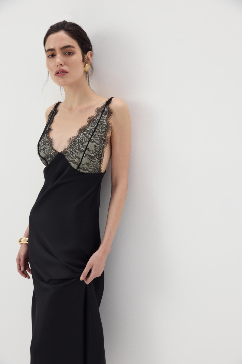 Платье из сатина с кружевом