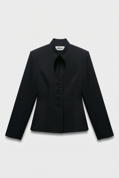 Приталенный жакет с фигурным вырезом на груди