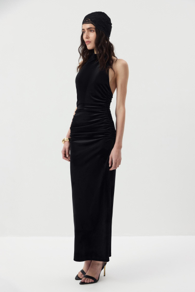 Платье макси с воротником халтер из бархата Charmstore, цвет: Черный, 111-48042-880 купить онлайн