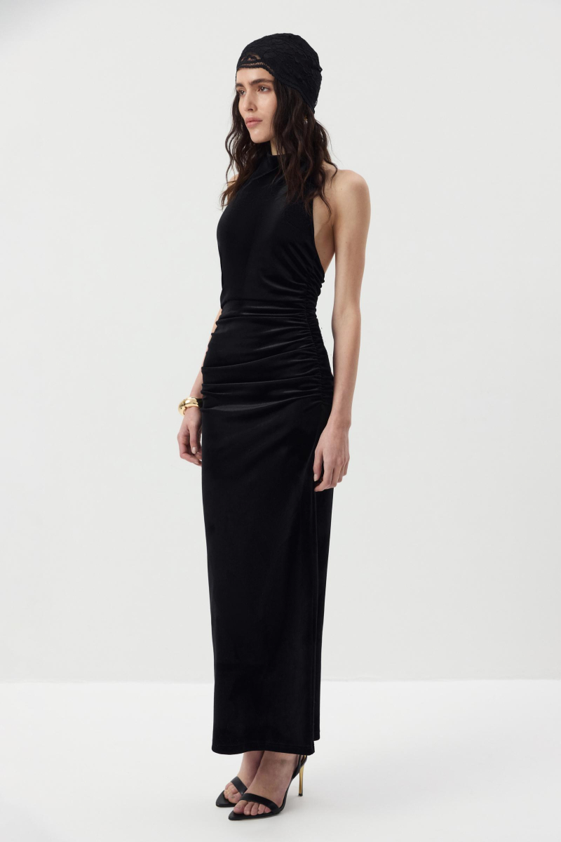 Платье макси с воротником халтер из бархата Charmstore, цвет: Черный, 111-48042-880 купить онлайн