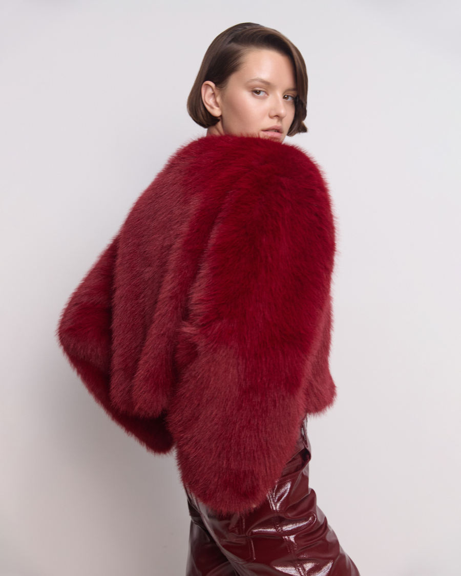Экошуба оверсайз укороченные под песца Only me, цвет: красный, ЭШ5999 купить онлайн