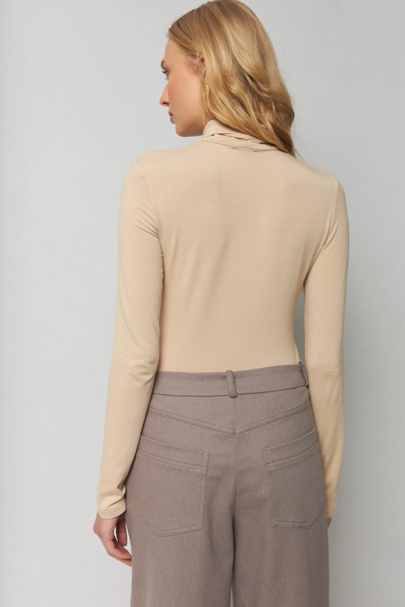 Водолазка из итальянского трикотажа ANNBRANND, цвет: бежевый, FW2327 купить онлайн