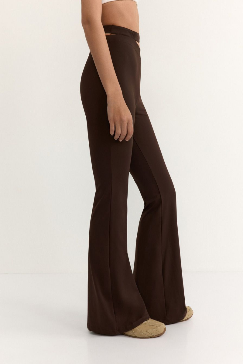 Брюки-клеш с вырезом на поясе TOPTOP, цвет: коричневый, TT.905.16722.700 купить онлайн