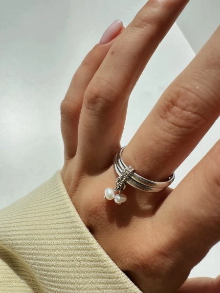 Серебряное двойное кольцо «Кружево» с культивированным жемчугом SBLESKOM, цвет: серебро, 12130 купить онлайн