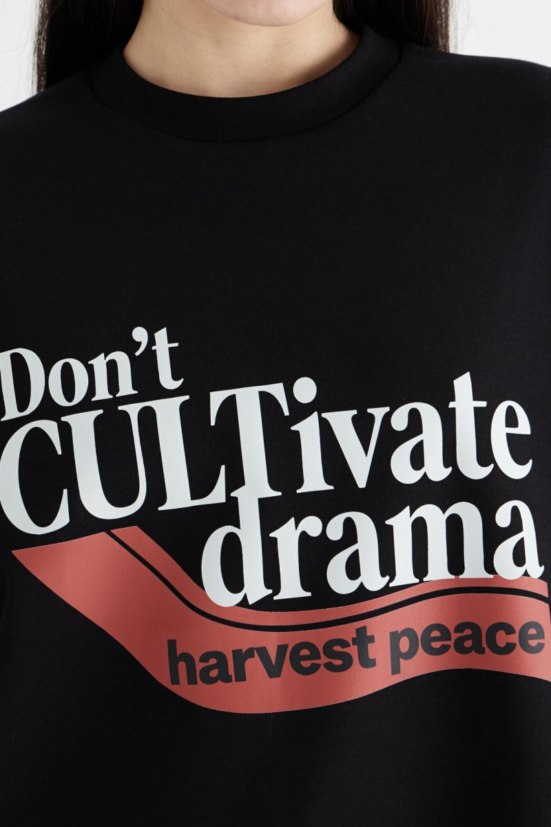 Футболка укороченная «Драма» CULTBASE, цвет: Черный,  купить онлайн