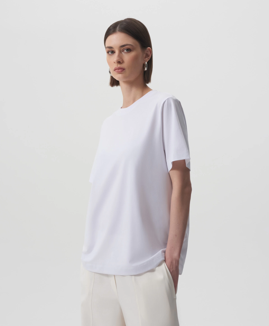 Футболка силуэта умеренный оверсайз