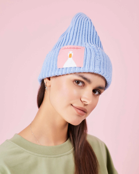 Шапка рваная с гусем