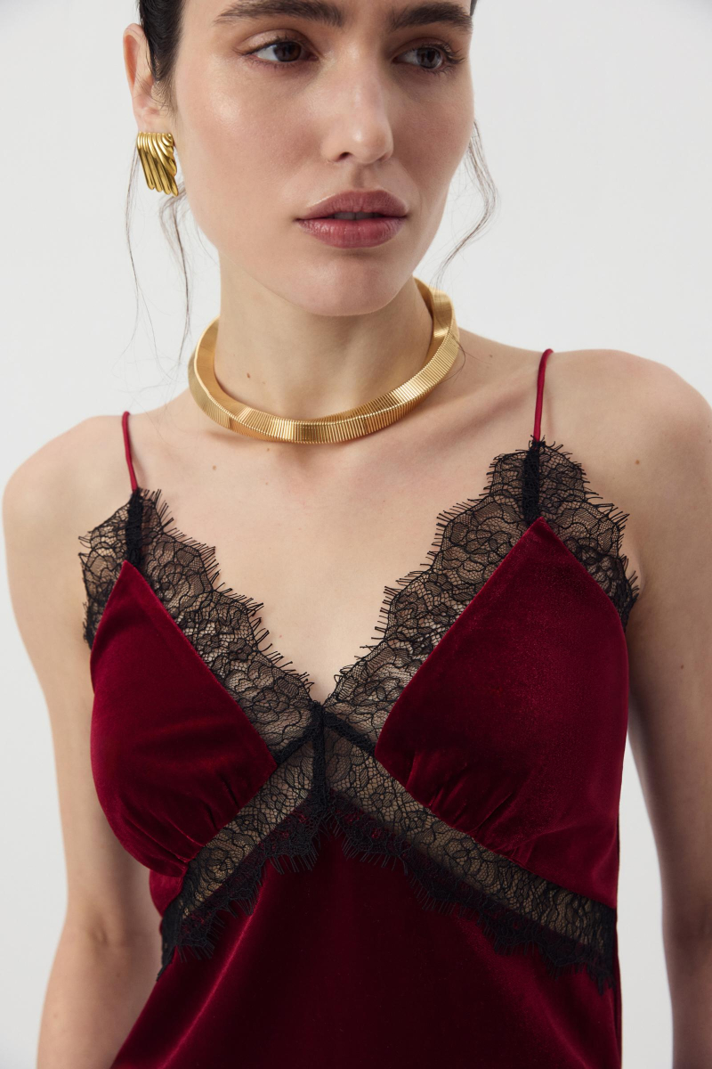 Топ из бархата с кружевом
