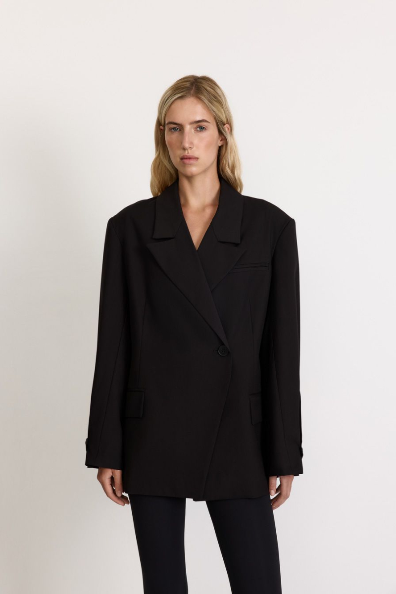 Жакет со складками на рукавах