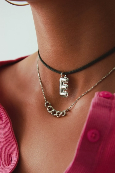 Серебряное колье-чокер «Зацепила» SBLESKOM, цвет: серебро, 11659 купить онлайн