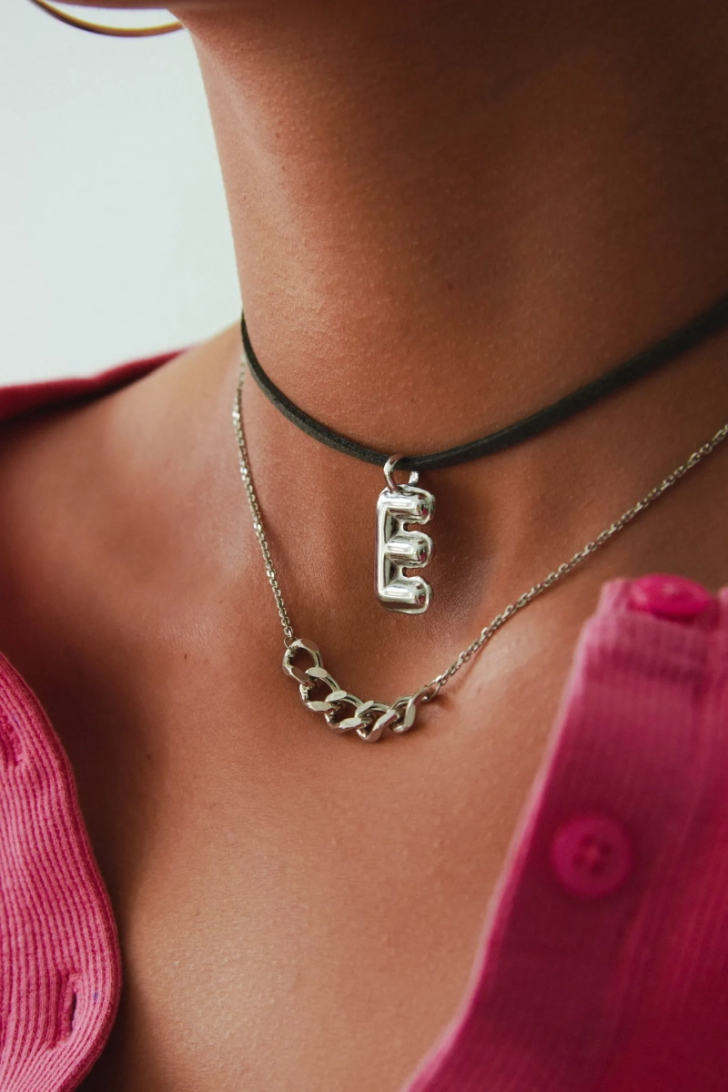 Серебряное колье-чокер «Зацепила» SBLESKOM, цвет: серебро, 11659 купить онлайн